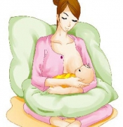 给宝宝喂奶时正确抱姿